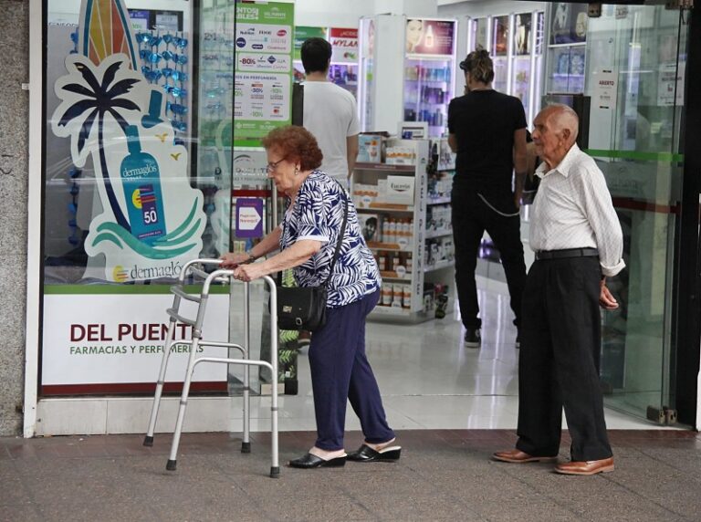 Jubilados presentan un amparo judicial por la quita de medicamentos de PAMI