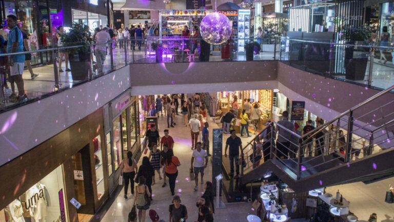 Cuándo y a qué hora son los descuentos en los shoppings para Navidad