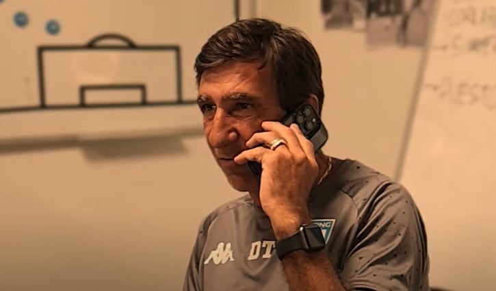 Gustavo Costas, DT de Racing: del a Papá Noel es al único vestido de rojo que dejo entrar en mi casa al plantel que tiene: hoy todos tienen un valor superior al que se los compró