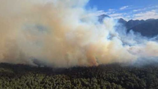 El fuego ya consumió más de 2.000 hectáreas en el Parque Nacional Nahuel Huapi