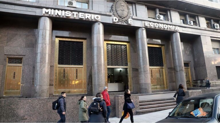 Sin Impuesto PAIS, estiman que la recaudación caerá hasta 1,4% real en 2025