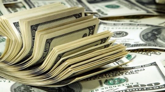 El dólar blue cerró a $1205 para la compra y $1225 para la venta