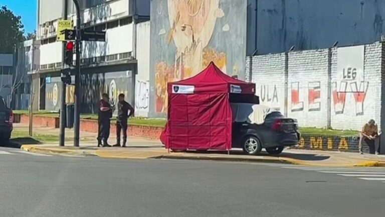 Villa del Parque: hallan a una persona muerta dentro de un auto