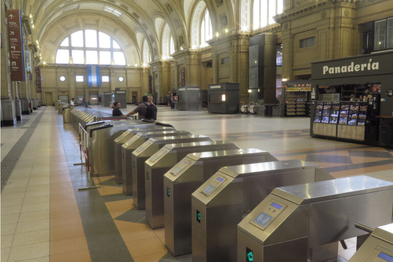 A qué hora vuelve  funcionar el transporte normalmente después del paro
