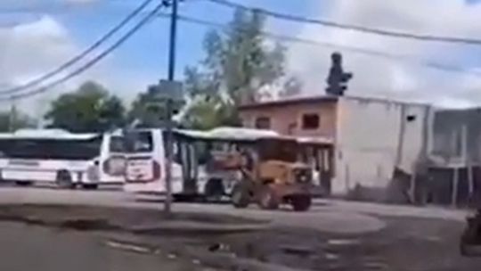 «Acá para la pala mecánica que va a Liniers?»: Insólita ‘vendeta’ por un choque en José C. Paz