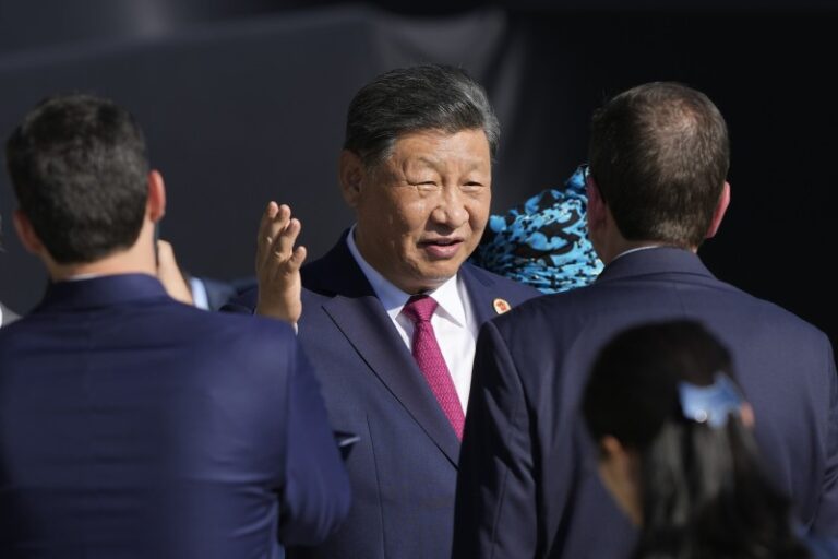 China cruzó al secretario del Tesoro y le pidió a Trump que no sabotee la relación con Argentina