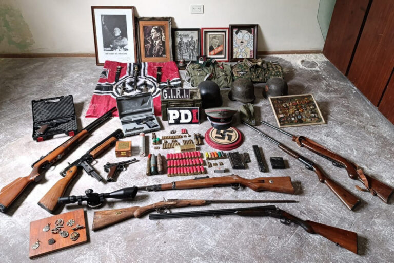 Encuentran gran cantidad de elementos con simbología nazi