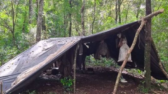 Guardaparques desmantelan un campamento ilegal de caza furtiva en plena selva misionera