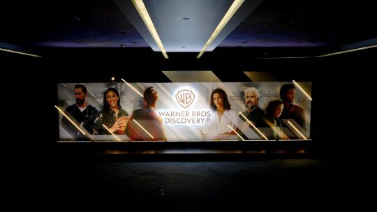 Warner Bros. planea dividir negocios de streaming y televisión por cable