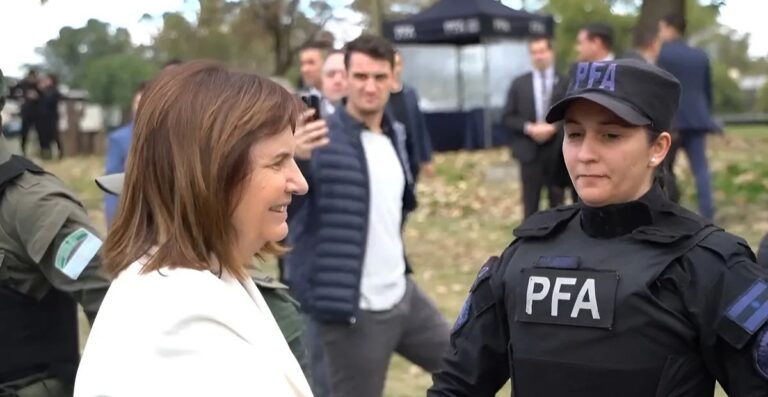 Bullrich y la Federal. Habilitan espionaje y requisas sin orden judicial