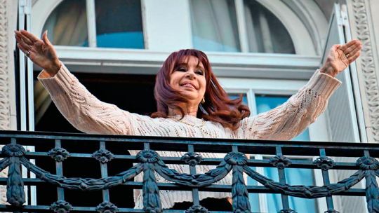 Cristina recupera centralidad, acelera la unidad del PJ y busca ser la contracara de Milei