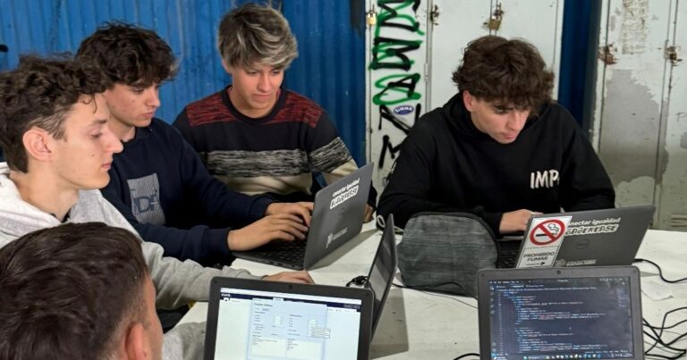 Educación: cómo incorporar inteligencia artificial cuando faltan bancos