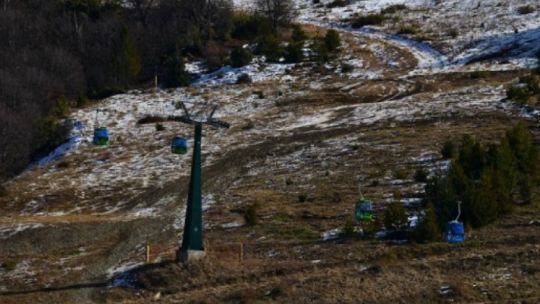 Bariloche: a pesar de que la nieve no llega, la temporada de esquí está asegurada