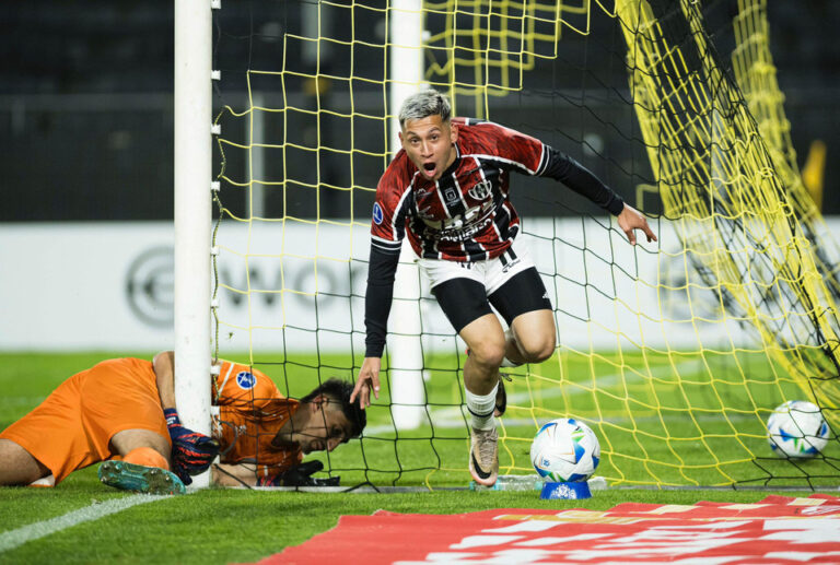 Central Córdoba goleó a Cerro Largo y clasificó a los octavos de la Sudamericana