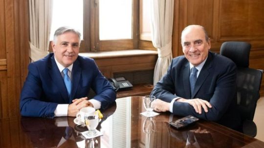 El aumento de Llaryora a jubilados podría colarse en la sesión tras el factor Francos que puso a la defensiva al PJ