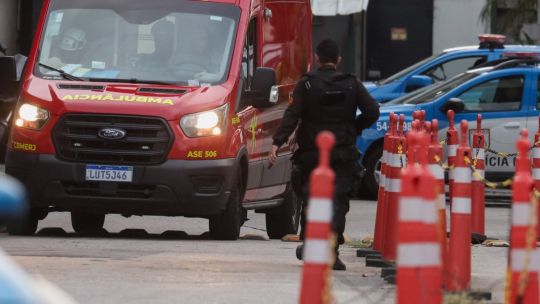 Murió una joven en un colectivo y descubrieron que llevaba 26 celulares pegados al cuerpo