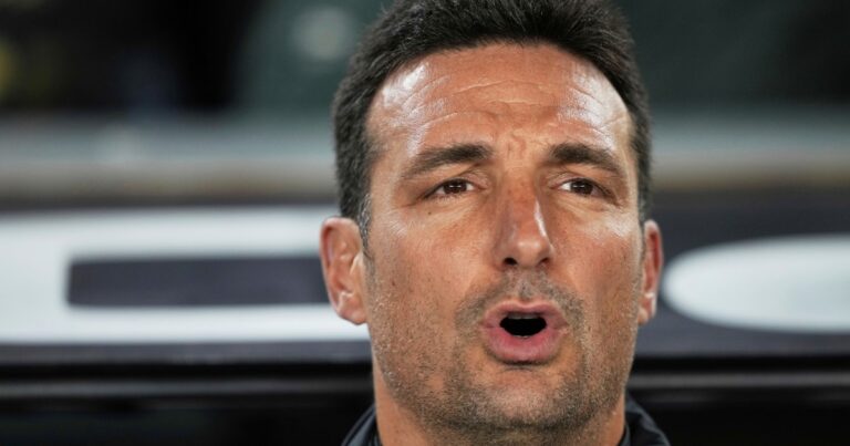 Video: el saludo de Scaloni por los 120 años de Estudiantes