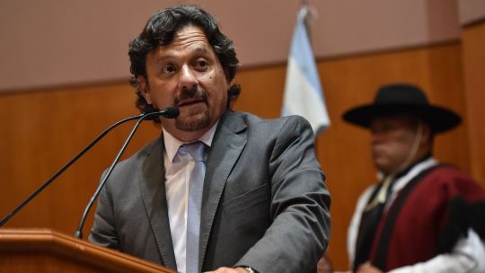 Pase de factura de Gustavo Sáenz al gobierno de Milei: «Les falta un baño de pueblo»