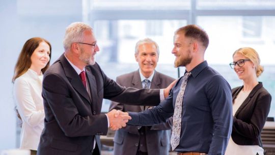 Para sobrevivir: a cada industria un jefe distinto