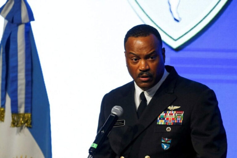 El jefe del Comando Sur de EEUU advirtió sobre el peligro del Partido Comunista Chino