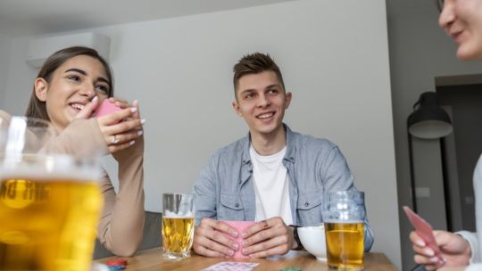 El 96% de docentes apoya incluir la prevención del consumo de alcohol en la currícula escolar