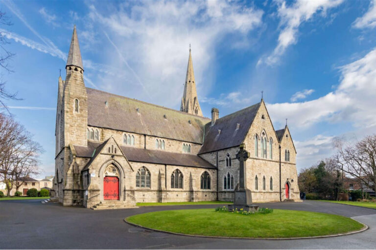 La comunidad rumana en Irlanda recaudará dinero para salvar a una Iglesia del Islam