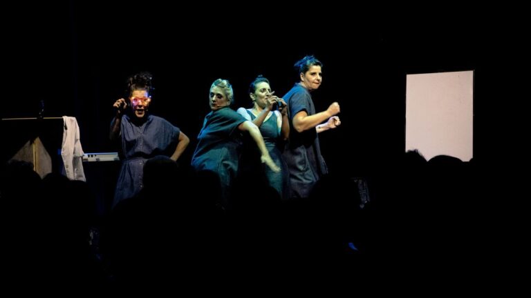El grupo de teatro musical «Ciertas petunias» celebra 20 años en el Centro Cultural de la Cooperación