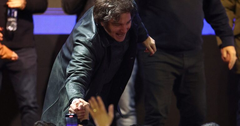 Javier Milei irá al bunker de La Libertad Avanza para recibir los resultados