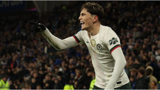 Tarde brillante para Alejandro Garnacho: anotó un doblete y guió al Chelsea a las semifinales de la Carabao Cup