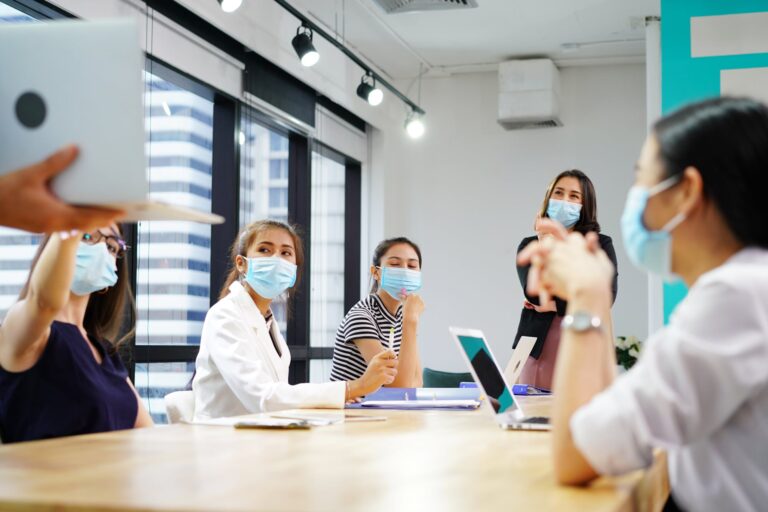 Alerta por la súper gripe en Reino Unido: una patóloga advirtió que el brote llegará a la Argentina