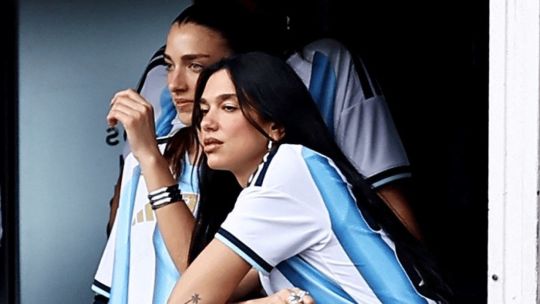 Sigue el furor por los videos de Dua Lipa en la Bombonera