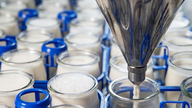 Gigante lácteo en caída: casi 4.000 cheques sin fondos, ya no produce ni paga servicios o salarios