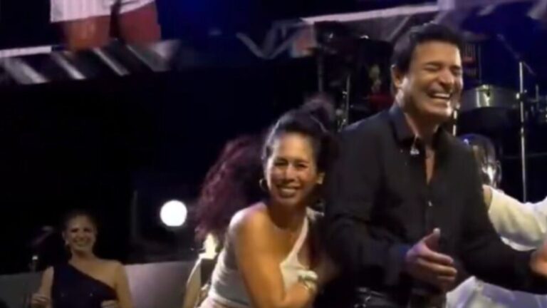 Video: el eufórico encuentro entre Chayanne y una fan que hizo estallar el Arena de Buenos Aires