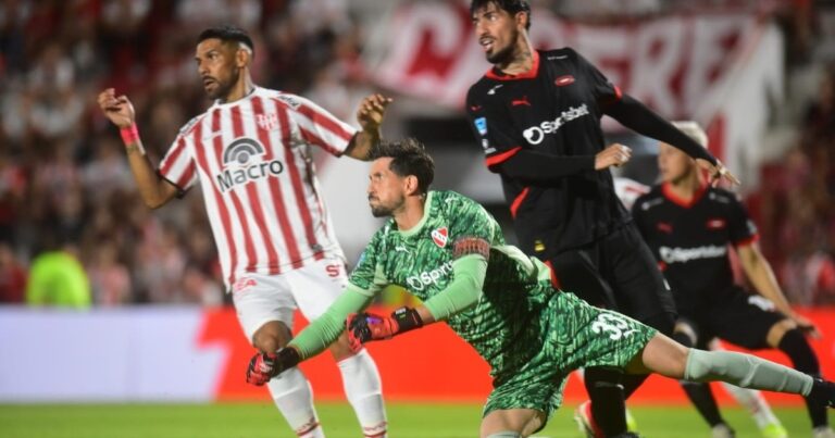 Lomónaco, de «tenemos mucha bronca» a «no hablo del arbitraje, todos fallamos»