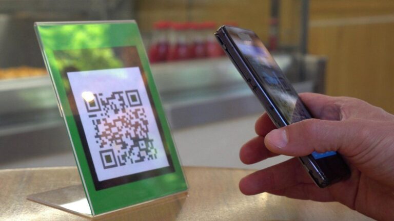 Cómo retirar efectivo con billeteras virtuales en cadenas de comida rápida durante el fin de semana largo