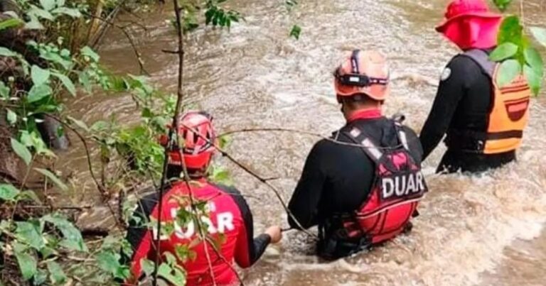 Fuerte temporal de lluvia y vientos: un muerto en Córdoba, una mujer herida en La Plata y cortes de luz en el Gran Buenos Aires