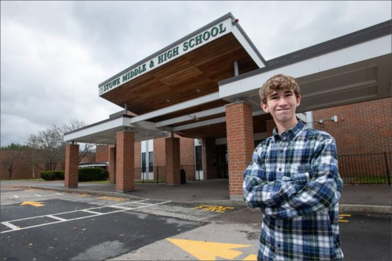 Dean Roy, adolescente de 14 años y candidato a gobernador de Vermont, en una imagen de campaña.