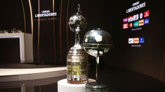 Partido de fútbol de Copa Libertadores con equipos argentinos