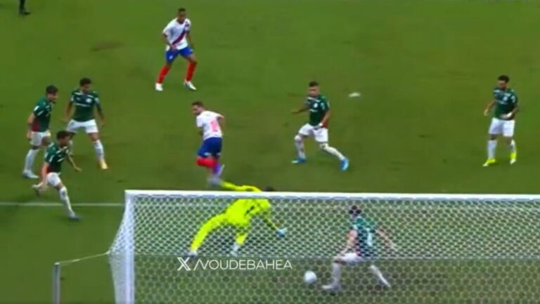 Agustín Giay, jugador de Palmeiras y la Selección Argentina, en acción durante un partido.
