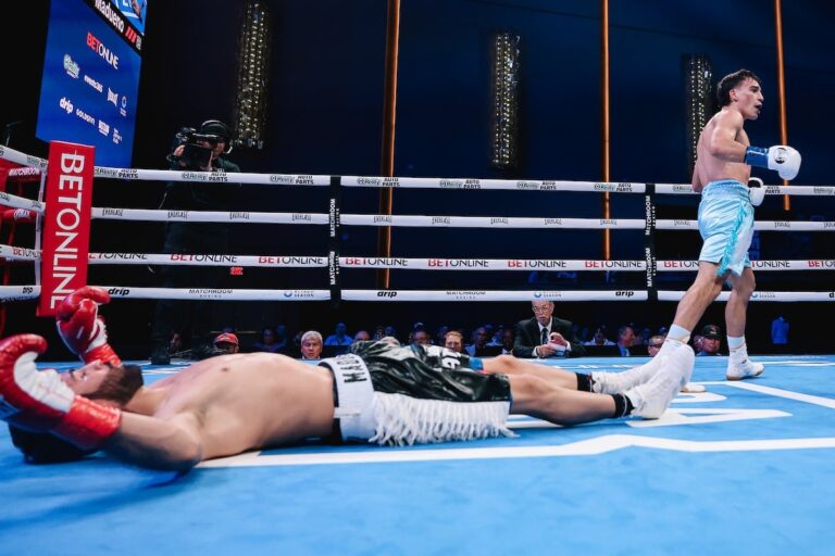 Alan Cháves celebrando su victoria por nocaut sobre Miguel Madueño en Las Vegas