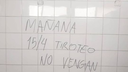 Operativo policial en las inmediaciones del IPEM 142 Joaquín V. González, en La Falda.