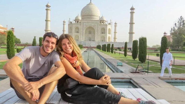 Florencia y Juan, amigos de la universidad, mantuvieron su amistad a lo largo de los años.