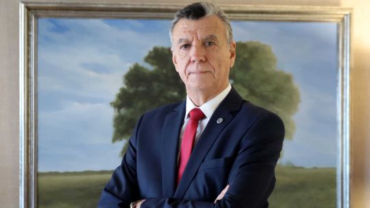 Mario Grinman, presidente de la Cámara Argentina de Comercio y Servicios, durante una reunión.