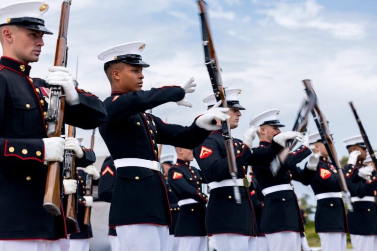 Ceremonia de graduación de reclutas en la base de Parris Island, Carolina del Sur.