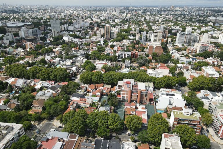 Fachada del antiguo convento en calle Pareja, Villa Devoto, convertido en viviendas de lujo