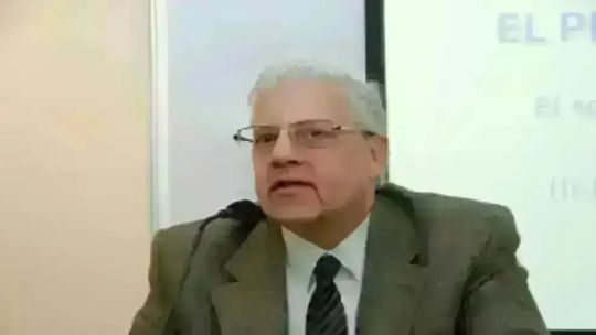 El economista Daniel Sticco durante una entrevista analizando los datos de inflación.
