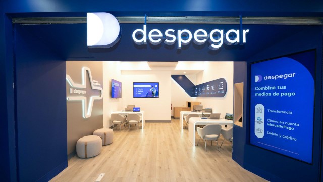 Jóvenes participando en el programa Jóvenes de Alto Vuelo de Despegar