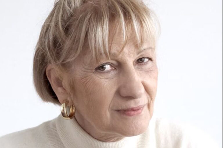 Retrato de la actriz e investigadora teatral argentina Cora Roca.