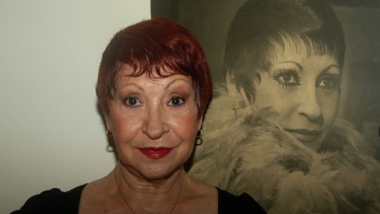 María Nieves, bailarina de tango argentino, en una pose de baile característica.