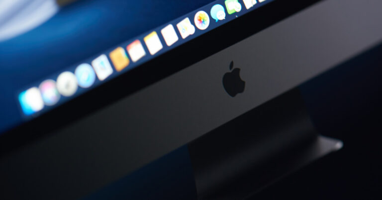 Pantalla de Mac con ventana de Terminal y mensaje de error falso de Zoom